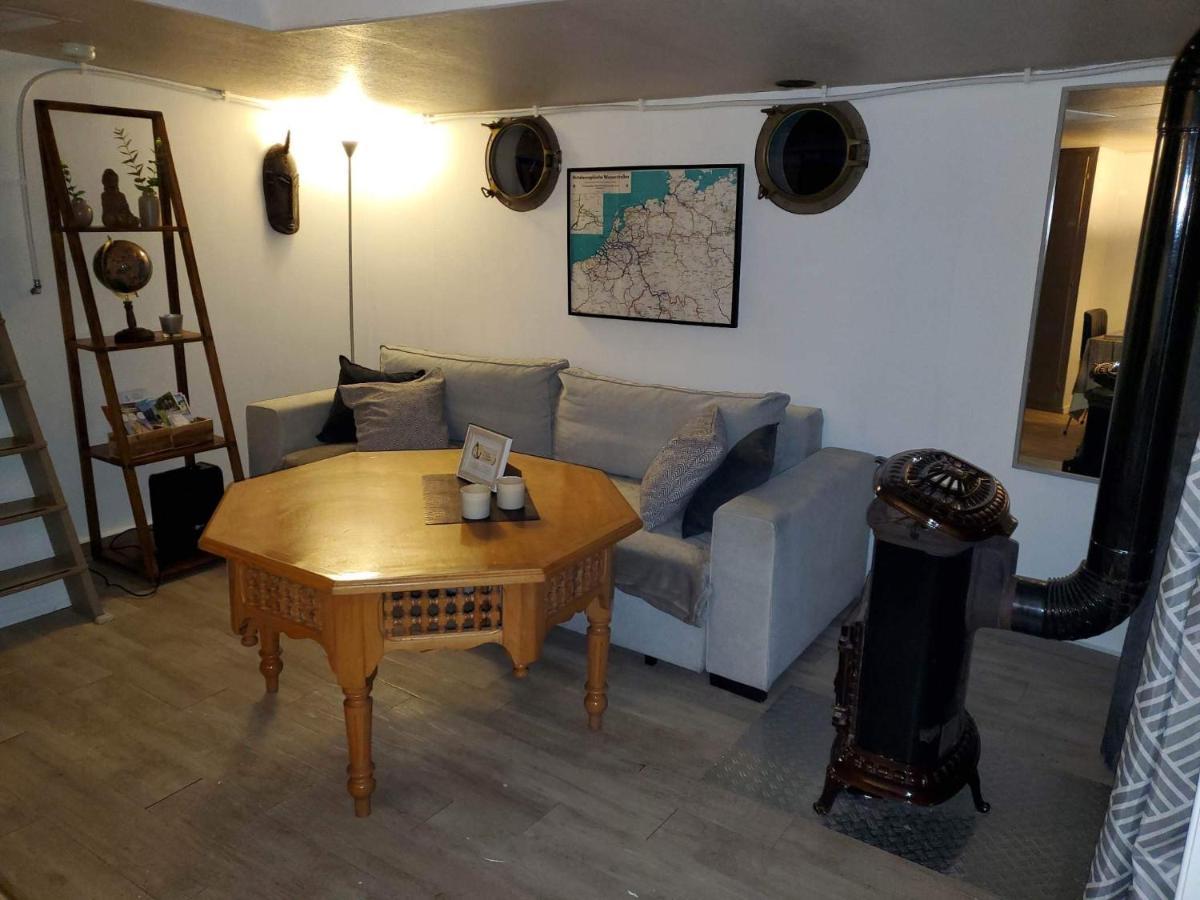 Peniche "Louise Michel" Sejournez Dans L'Appartement Du Capitaine, Offrez Vous Une Experience Inoubliable Au Fil De L'Eau دويه المظهر الخارجي الصورة